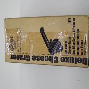 The Pampered Chef Deluxe Cheese Grater